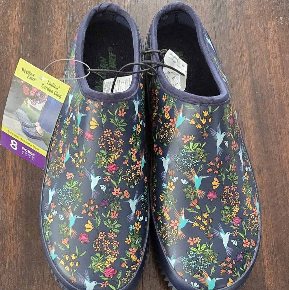 Humming Bird Clogs